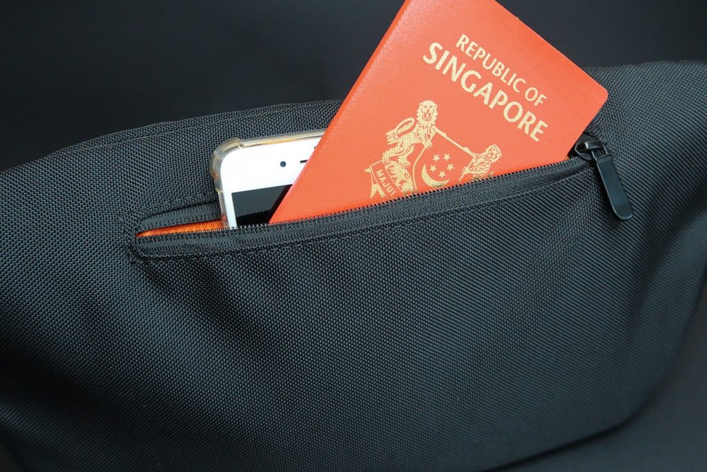 The City Sling - Men's Everyday Sling Bag - The Man Bag Co